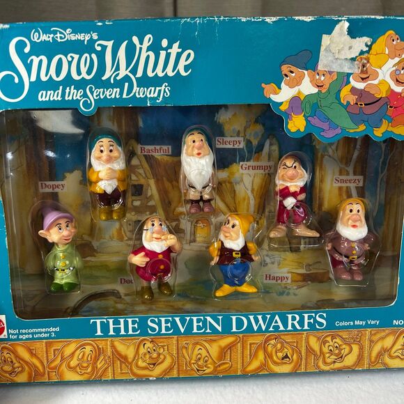 Disney’sSnow White & the Seven Dwarfs plastic figurine collectibles unopened box - Picture 2 of 8